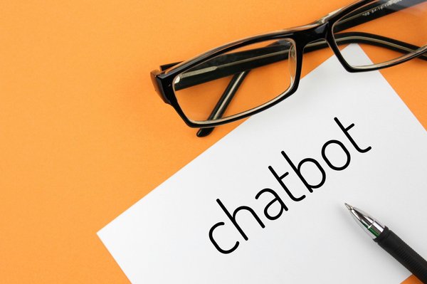 Comment mettre en place un chatbot multilingue pour un site de commerce électronique?